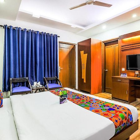 Fabhotel The Residency Dlf Galleria Gurgaon Esterno foto