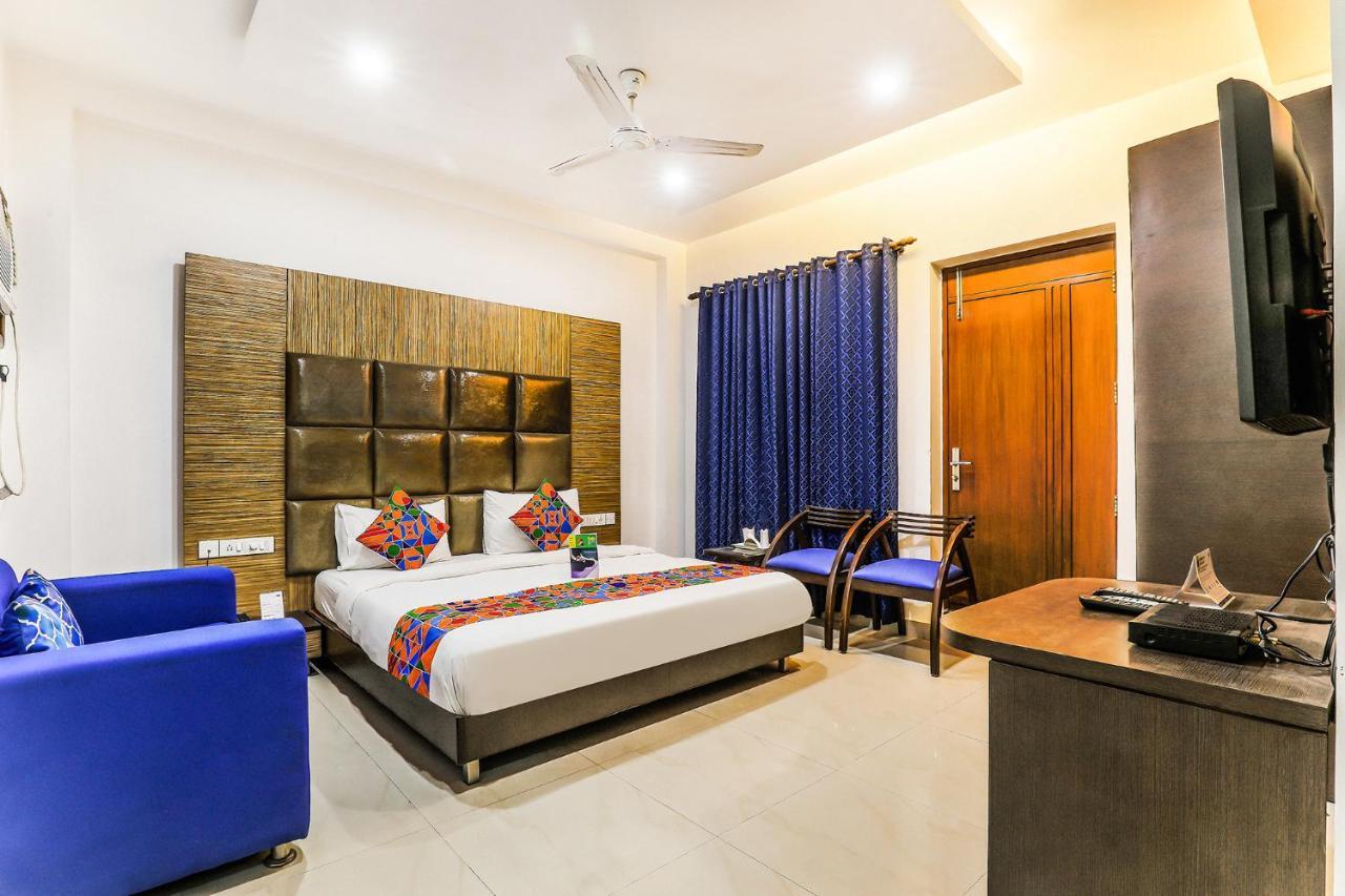 Fabhotel The Residency Dlf Galleria Gurgaon Esterno foto