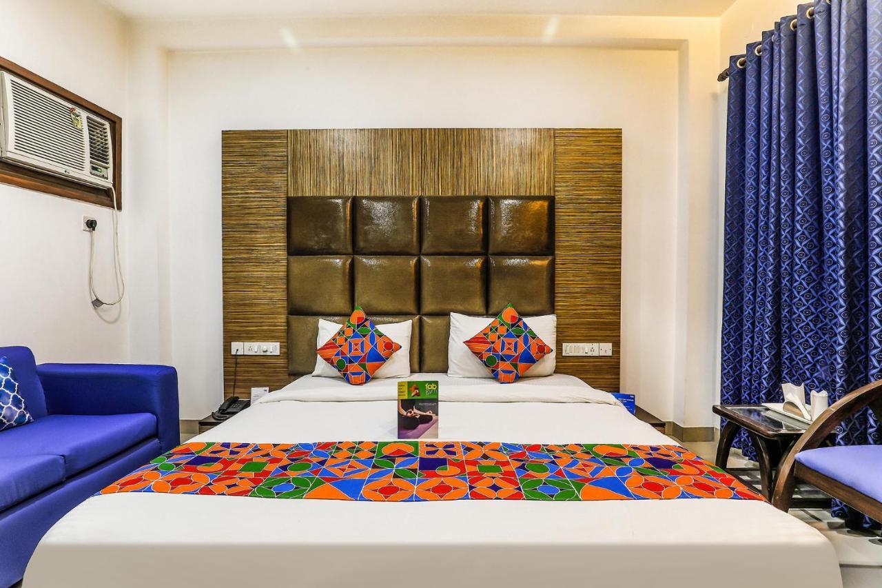 Fabhotel The Residency Dlf Galleria Gurgaon Esterno foto