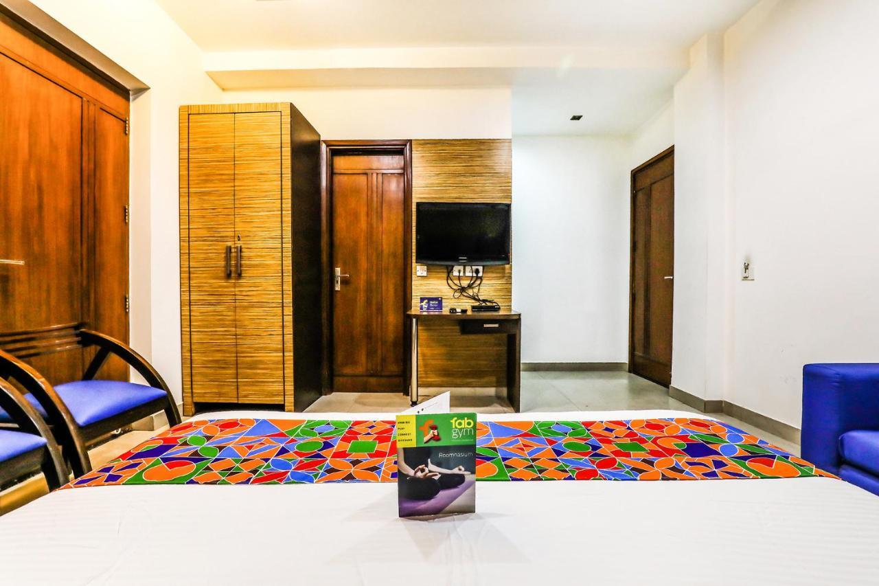 Fabhotel The Residency Dlf Galleria Gurgaon Esterno foto