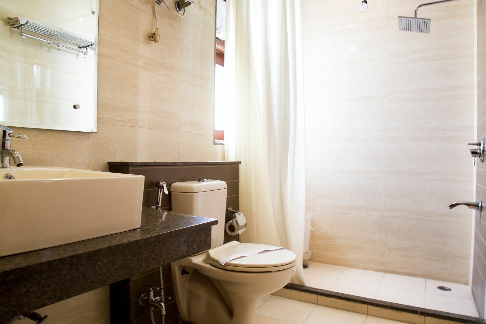 Fabhotel The Residency Dlf Galleria Gurgaon Esterno foto