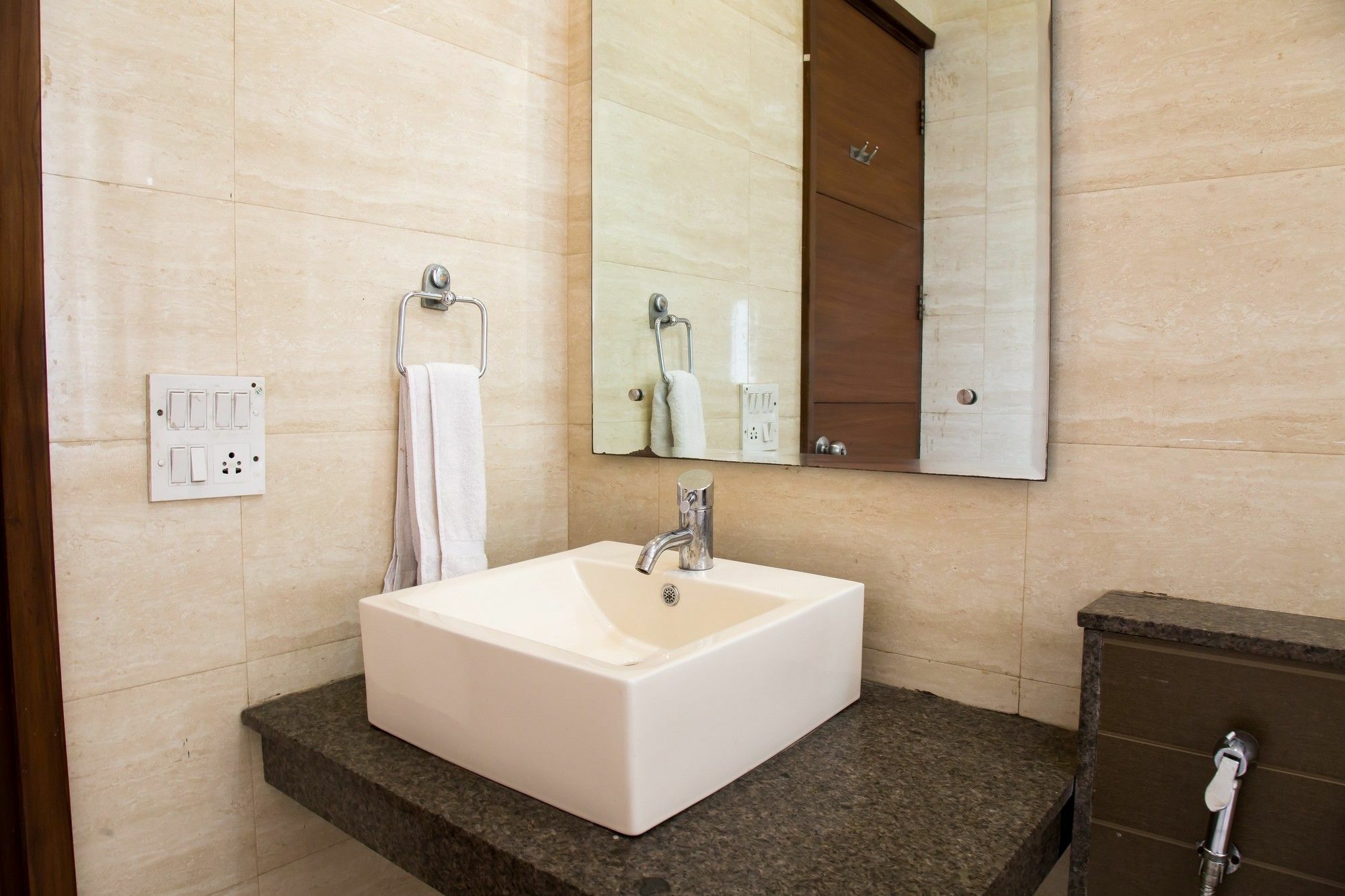Fabhotel The Residency Dlf Galleria Gurgaon Esterno foto