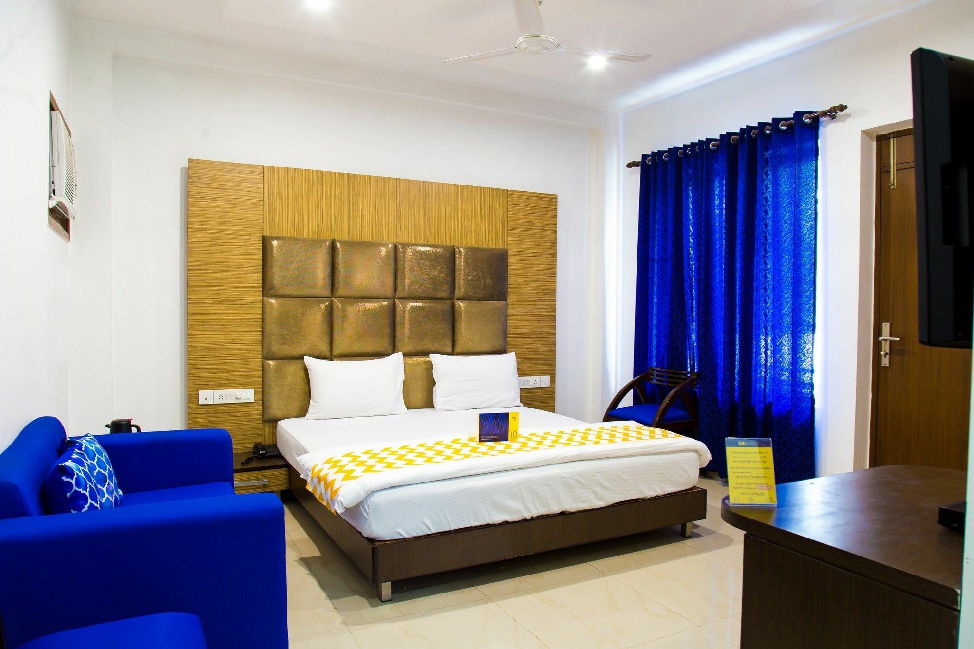 Fabhotel The Residency Dlf Galleria Gurgaon Esterno foto