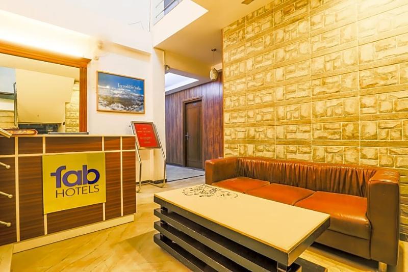 Fabhotel The Residency Dlf Galleria Gurgaon Esterno foto